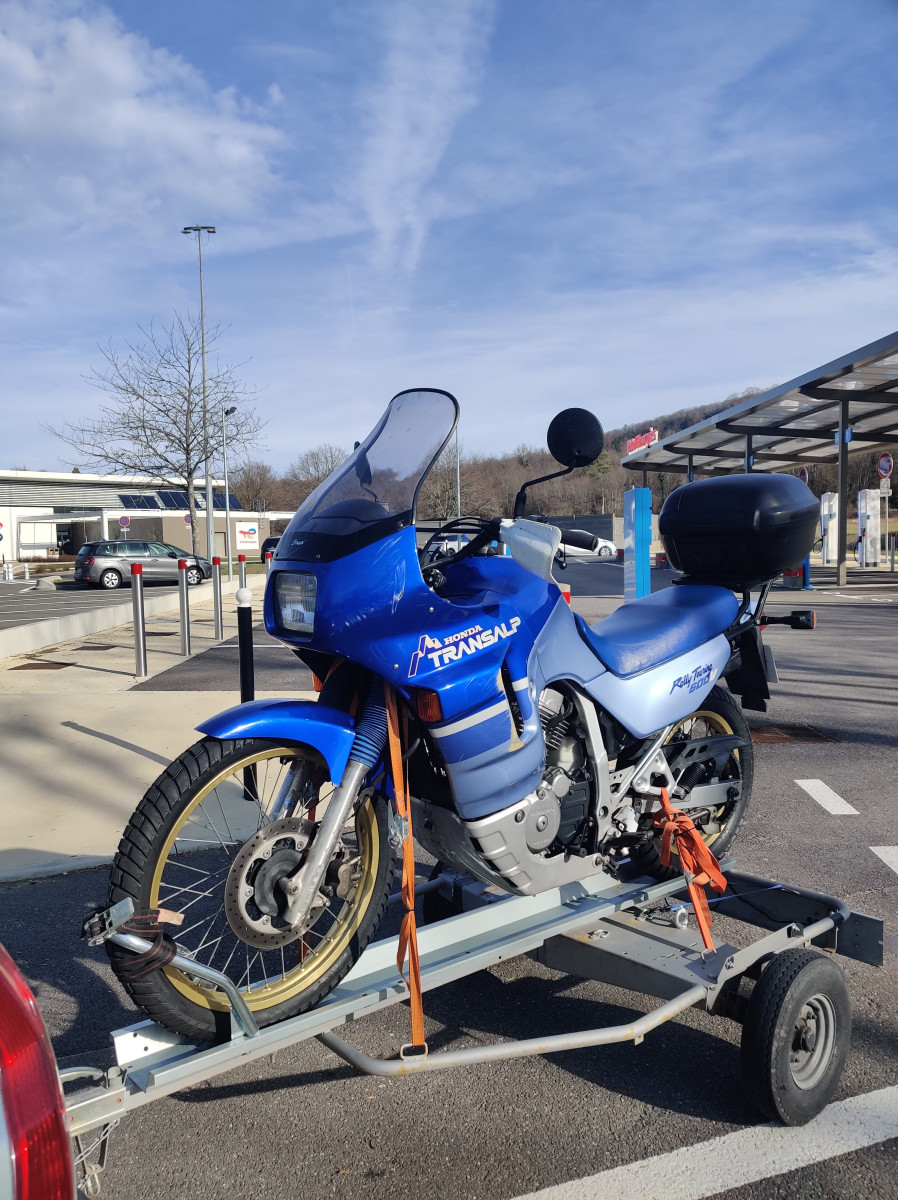 Récuperation de la belle, Moxsath perdu sur une air d'autoroute mais heureux.