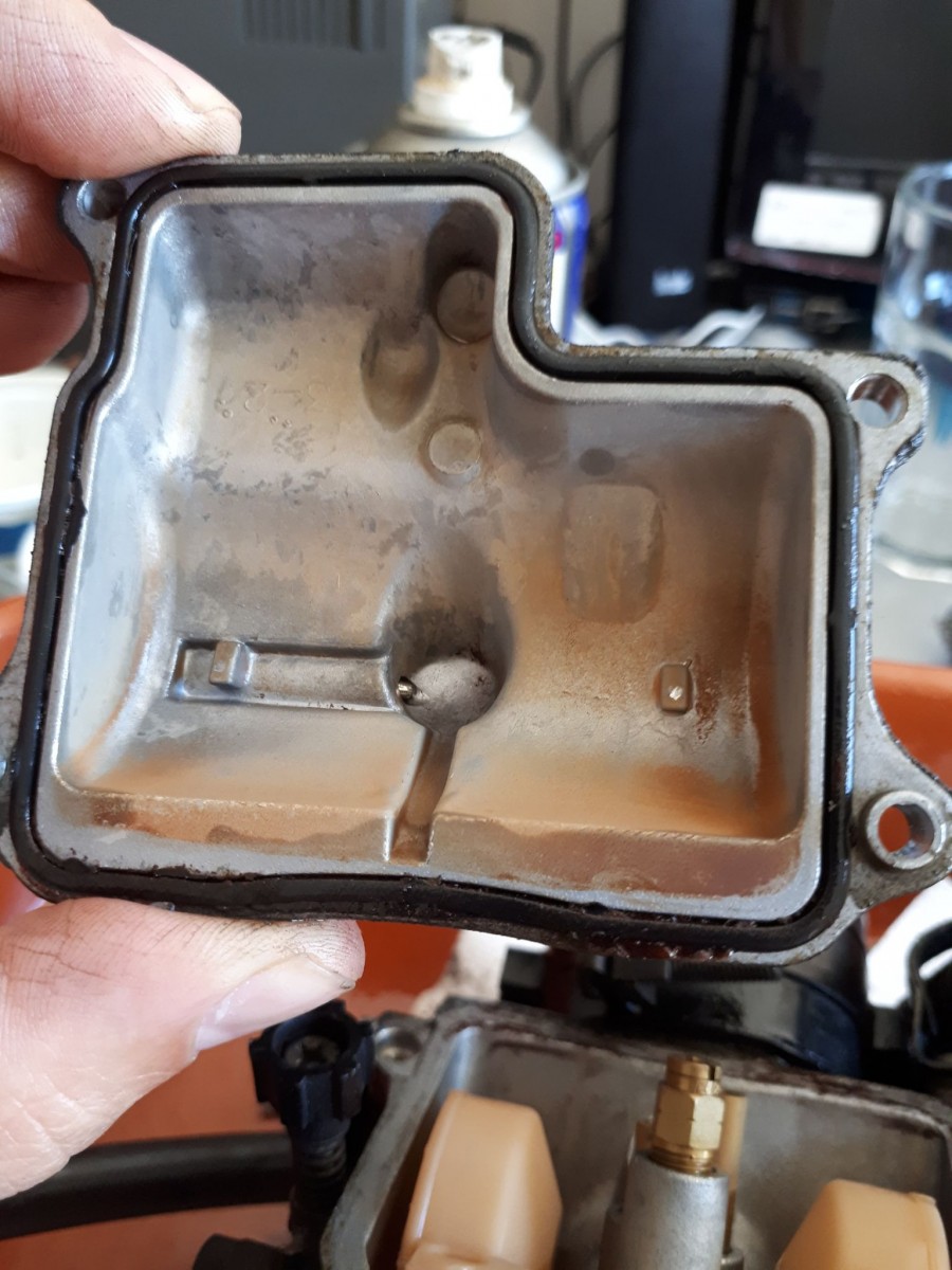 capot cuve carburateur