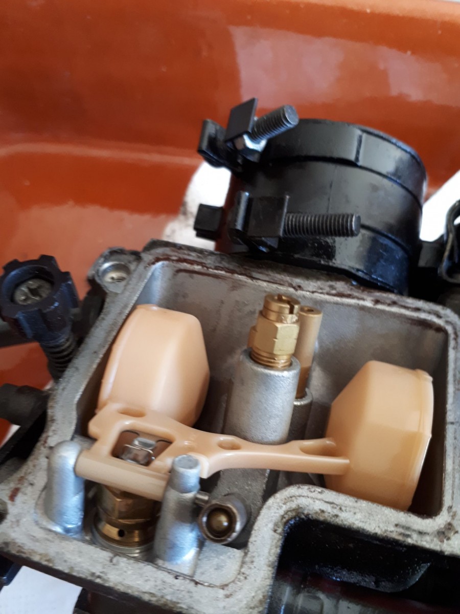 intérieur cuve carburateur flotteur