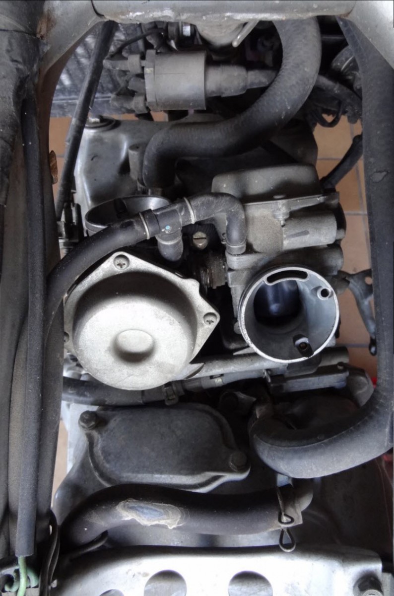 600 Transalp 93 Carburateurs montés.jpg