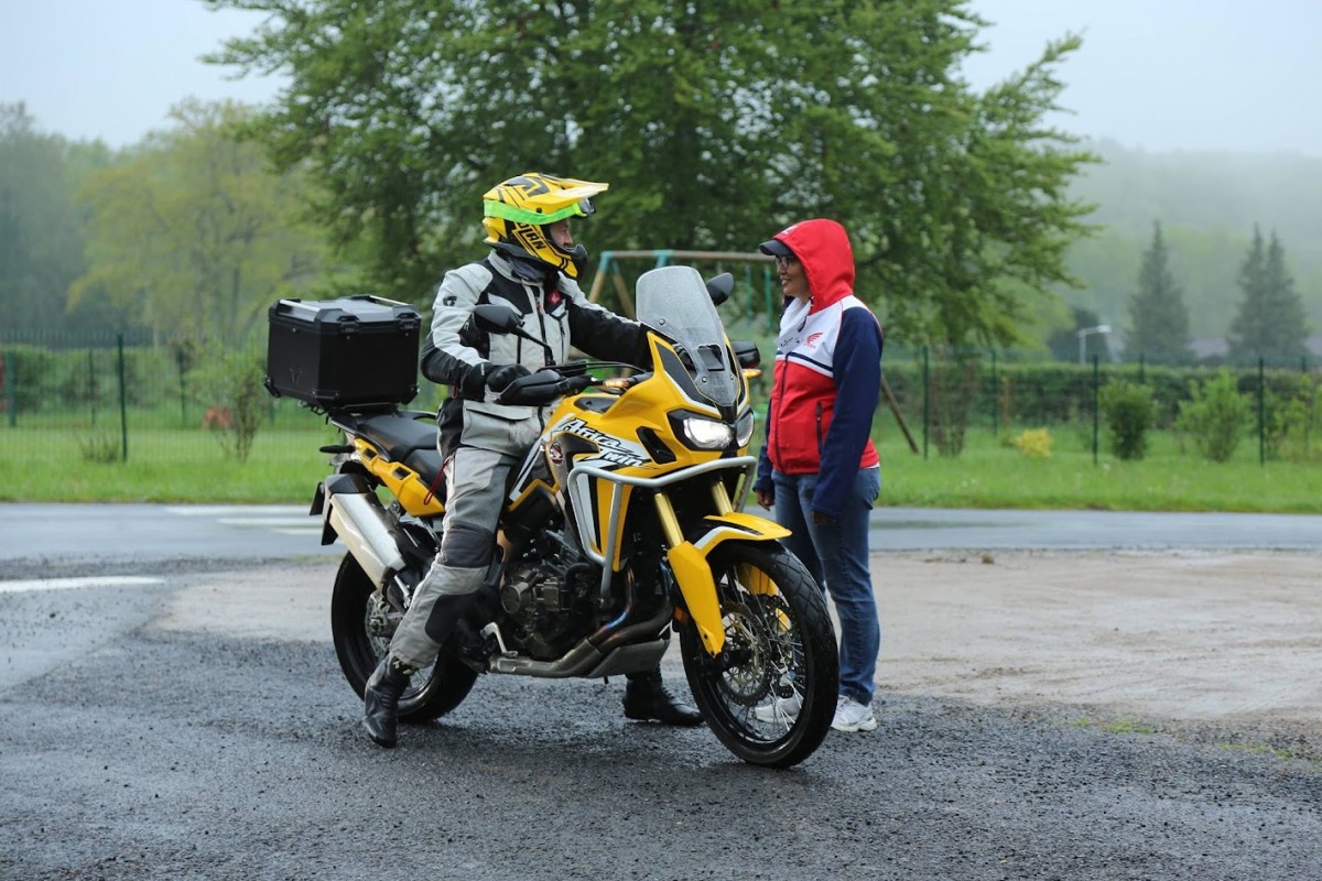 Mika Nari_CRF Jaune.jpg