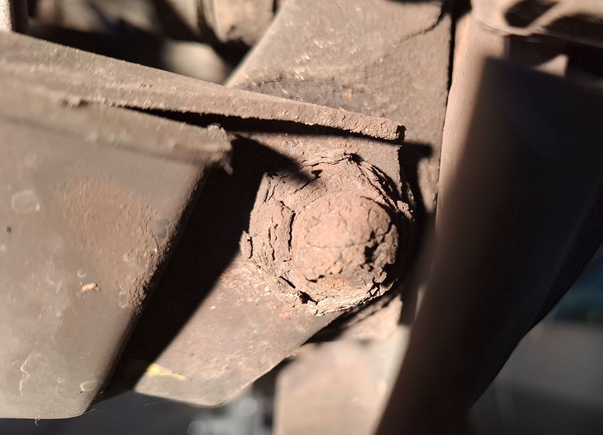 3 Boulon bras coté rotule.JPG