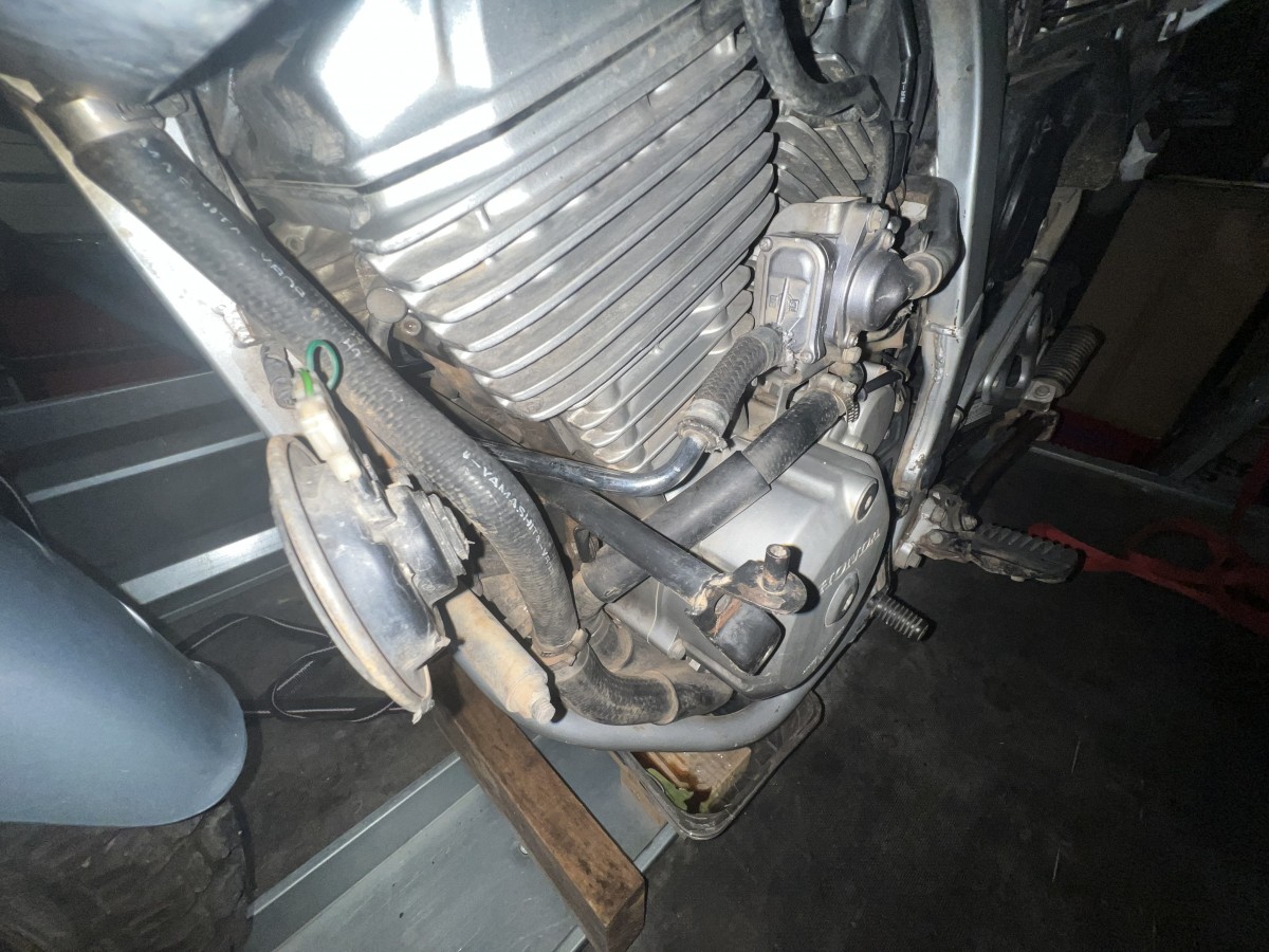 Le tube avant se prend sur lavant de la culasse juste à côté de l’entrée du collecteur