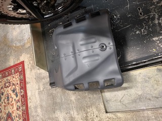 Protéger le moteur dans les chemins, tant qu'à faire...