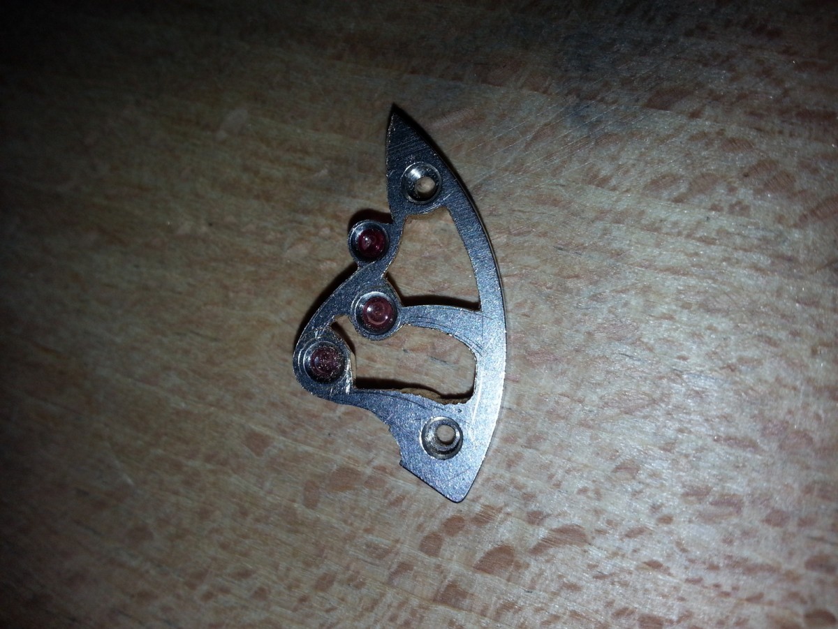 Pont de rouage partiellement découpé