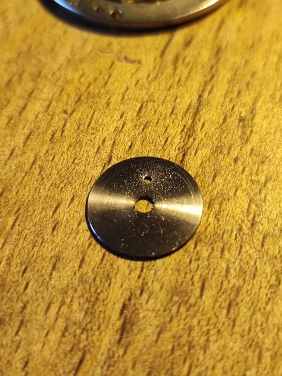 Couvercle de barillet percé avec tracés