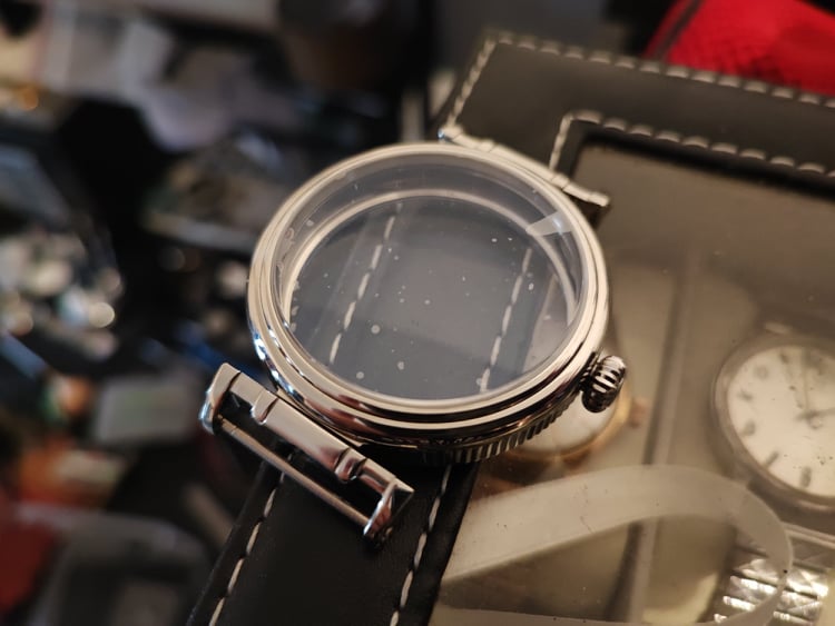 Boitier coté cadran