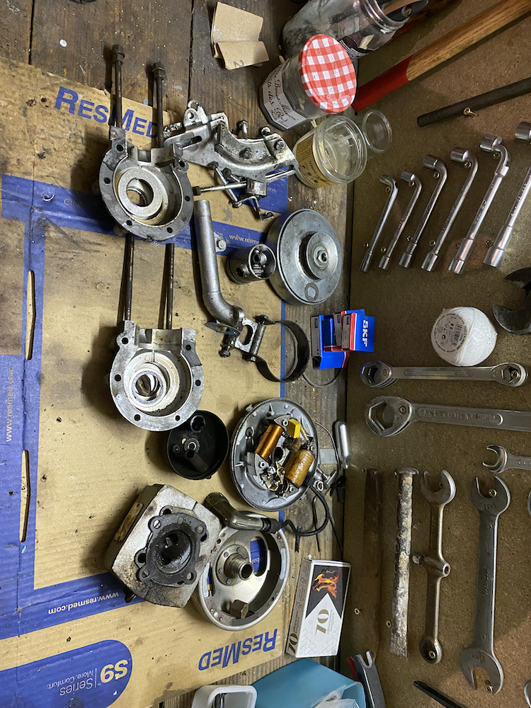 moteur en pièces.jpeg