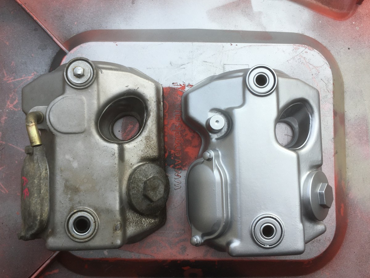 petit rafraichissement des couvres culasses un peu oxydés